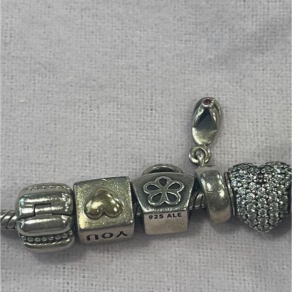 💝Beautiful Pandora charm bracelet with 16 charms. - Picture 9 of 12